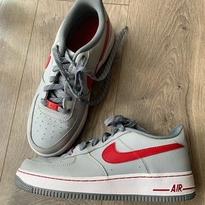 Nike gray and red men’s 7Y shoes